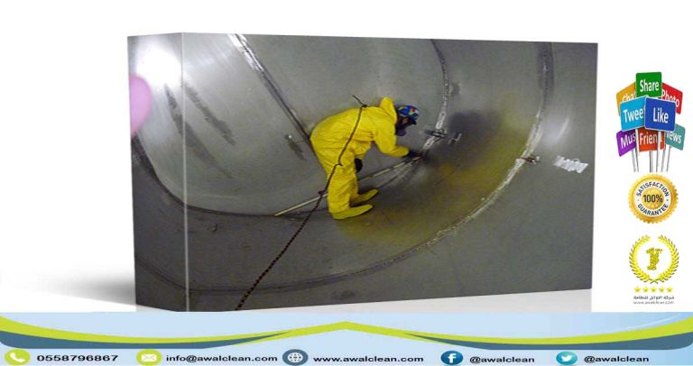 عامل يعزل خزان من الداخل